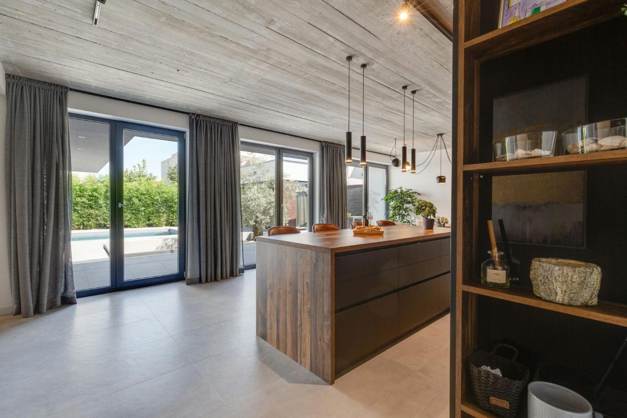 Marli Zadarvillas *